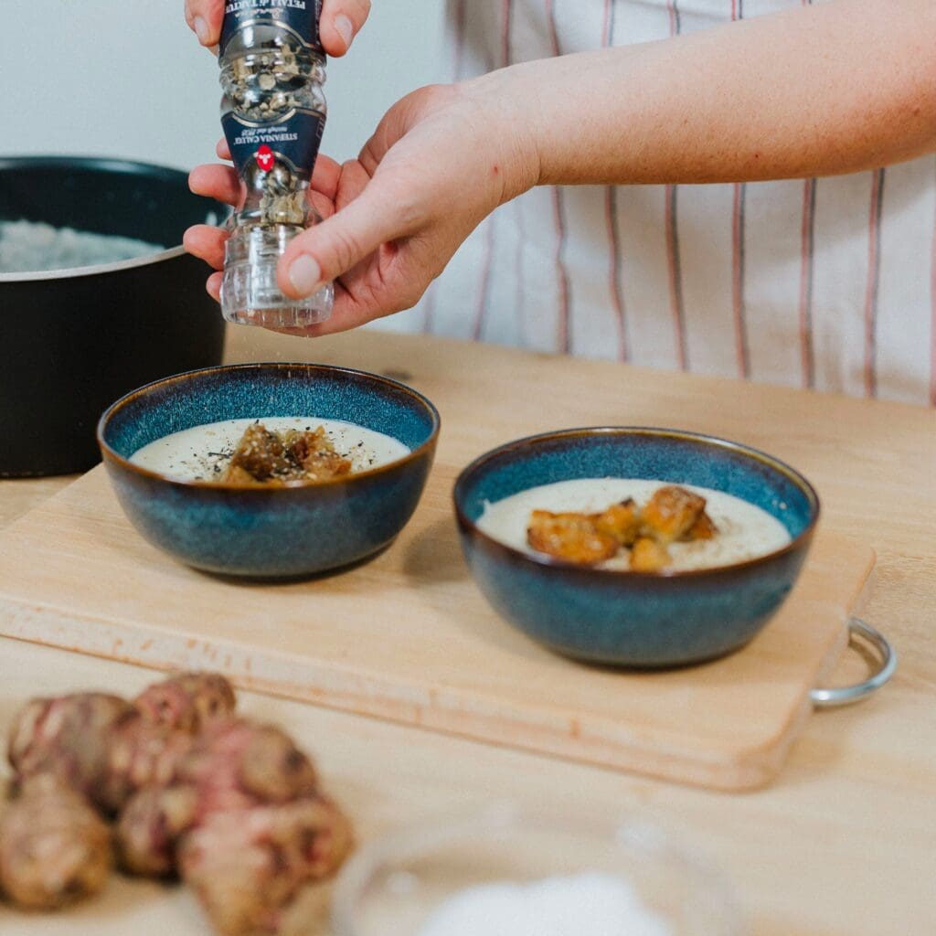 Truffle salt grinder